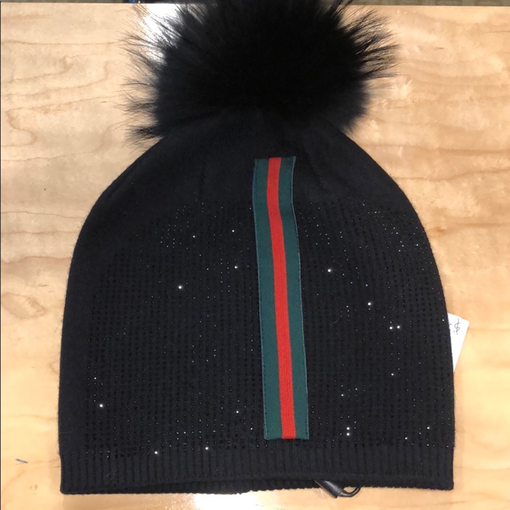 Hat with pompon